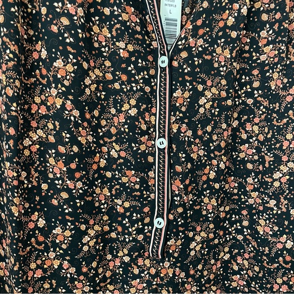 Max Studio NWT Floral Long Sleeve Collar Blouse Size Large Lightweight Button - Picture 3 of 9